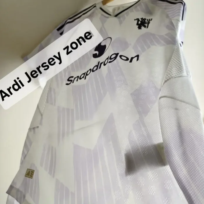 Manchester United 2025-26 away kit player edition - Image 4