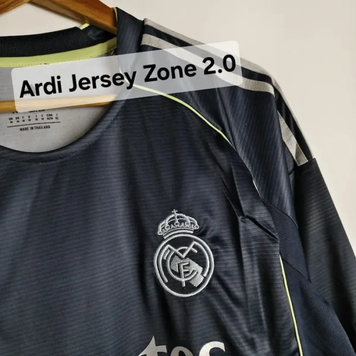 Real Madrid 2025 - 26 away kit fan edition full sleeve - Image 3