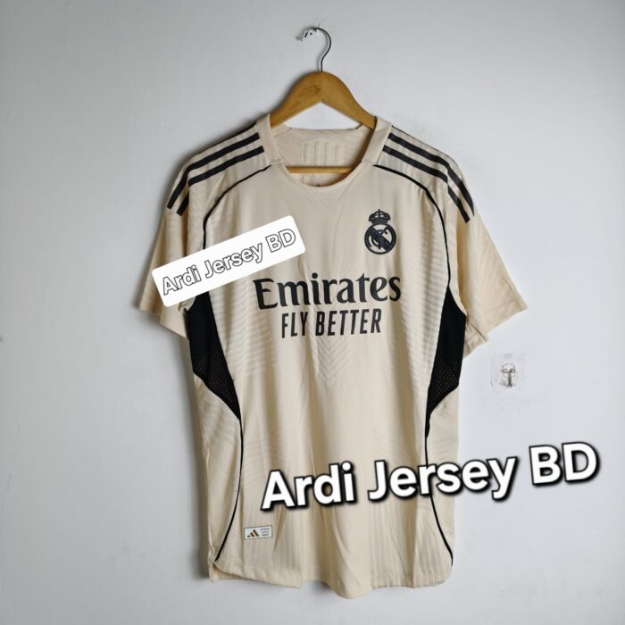 Real Madrid New training kit Player edition - Image 1