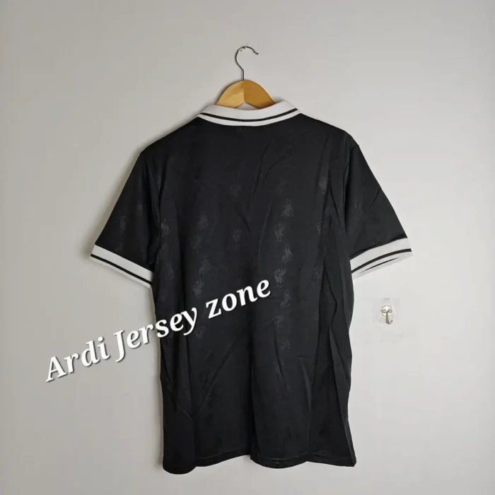 Liverpool 1997/98 Black retro kit - Image 2