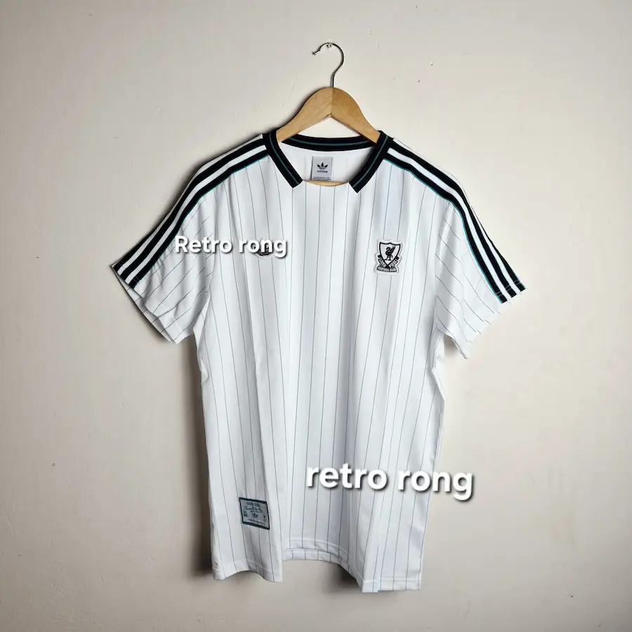 WhatsApp Image 2025-11-29 at 23.11.28_d5515559 Liverpool white terrace icon kit player edition - Image 1